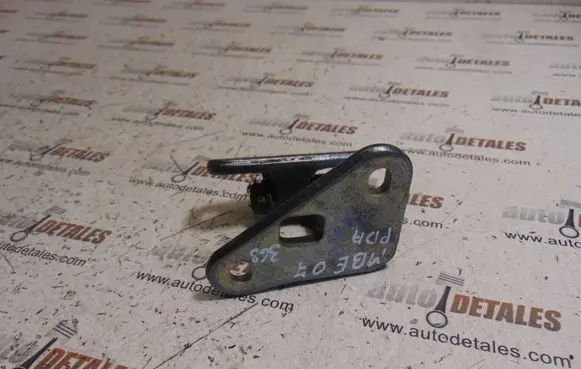 Mercedes-Benz E W211 Front door lower hinge 