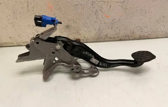 Mazda CX-30 Brake pedal 