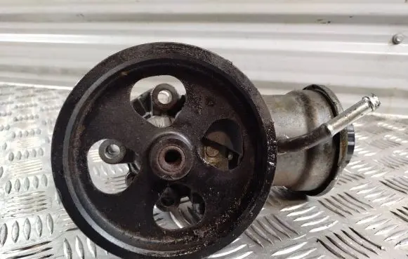 Toyota Avensis T250 Power steering pump