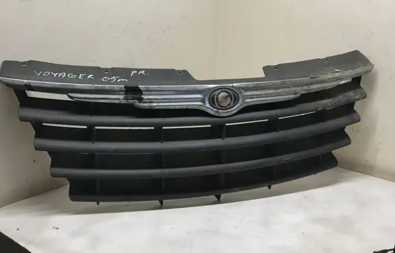 Chrysler Voyager Front bumper upper radiator grill
