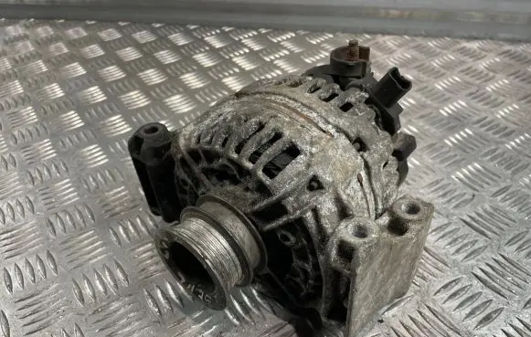 Opel Zafira B Generator/alternator 0124415009