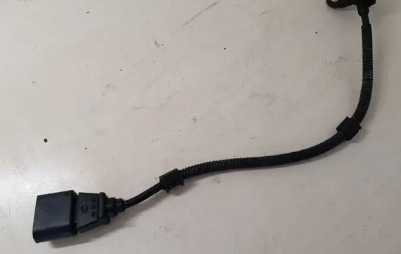 Volkswagen PASSAT CC Crankshaft position sensor 9805940