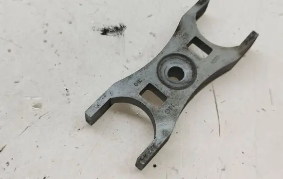 Volkswagen Golf VII Fuel Injector clamp holder 04L216 V200