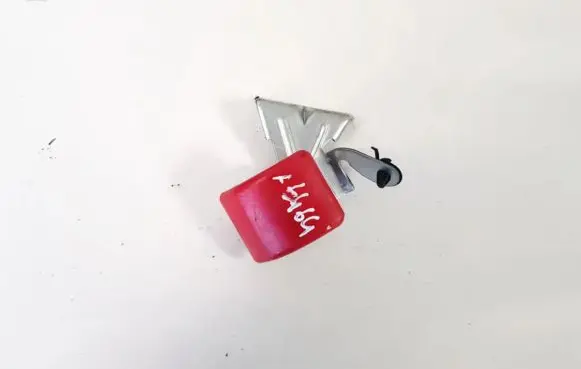 Volvo C30 Engine bonnet (hood) release handle