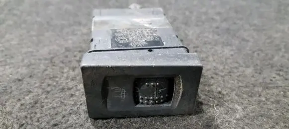 Volkswagen PASSAT B5 Seat heating switch 3b0963564c nennustattyta