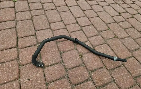 Opel Insignia B Engine coolant pipe/hose 174KM