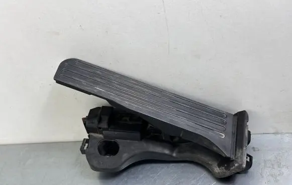 Volkswagen PASSAT B7 Accelerator throttle pedal 1K1723503AP
