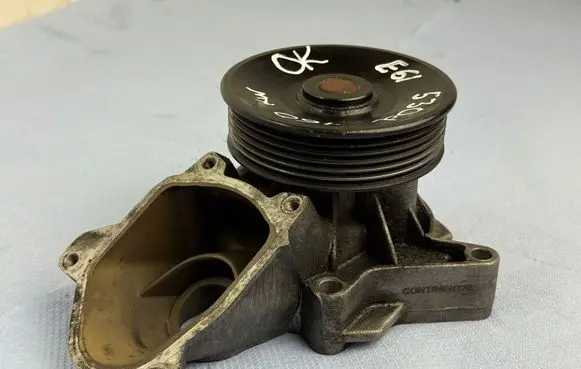 BMW 5 E60 E61 Water pump 