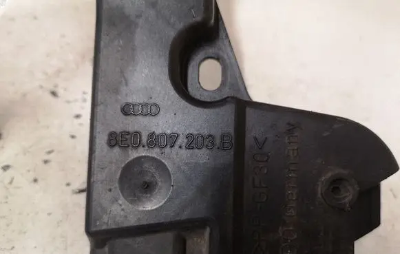 Audi A4 S4 B7 8E 8H Front bumper mounting bracket 8E0807203B