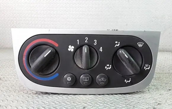 Opel Tigra B Climate control unit 031111C