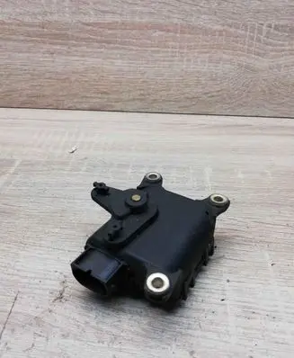 Volkswagen PASSAT B5 Air flap motor/actuator 0132801149 8D1820511B