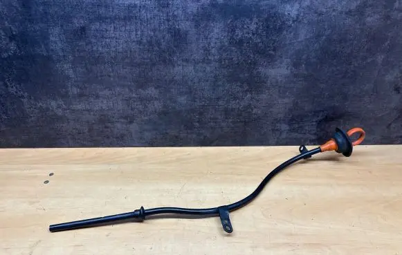 Volkswagen Touran I Oil level dip stick 