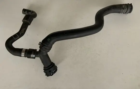 Audi A4 S4 B9 Engine coolant pipe/hose 8W0122101B 8W0122073B