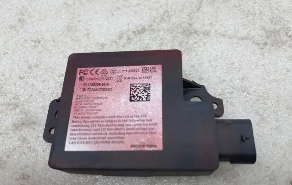 Tesla Model X Antenna control unit 175830950A ED324117002401 1733130