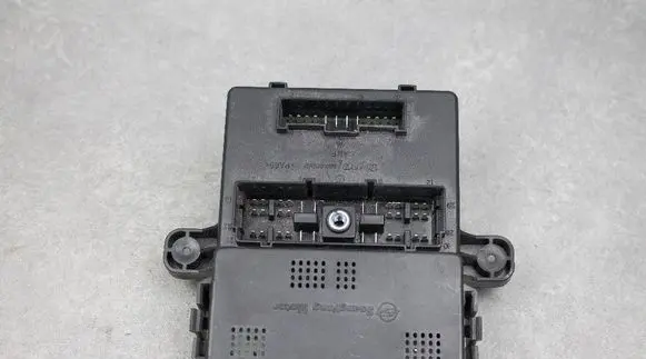 SsangYong Rodius Fuse module 8232021040