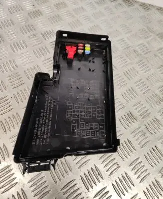 Volvo V40 Fuse box cover 31409757