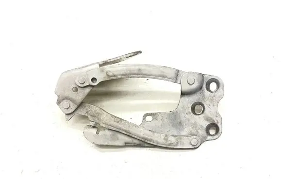 Engine bonnet/hood hinges