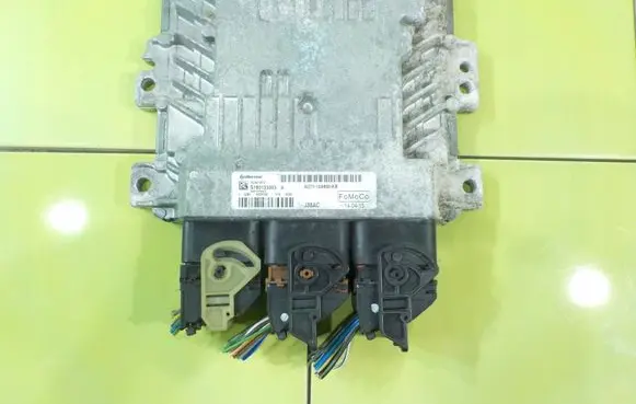 Ford Focus Engine control unit/module AV7112A650KB 18AB5