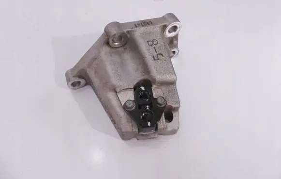 Hyundai i30 Gearbox mounting bracket