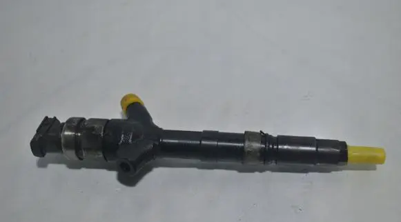 Toyota Avensis T250 Fuel injector 236700G010