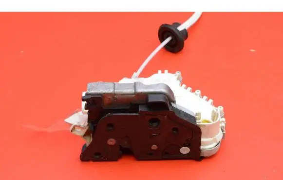 Audi Q7 4L Front door lock 8J1837015D