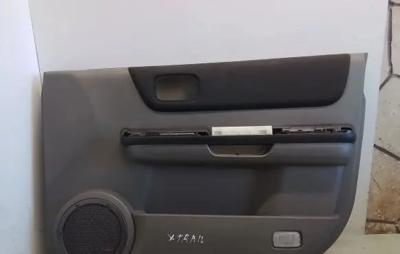 Nissan X-Trail T30 Front door card panel trim