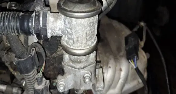 Volkswagen Golf V EGR valve 06A131351F