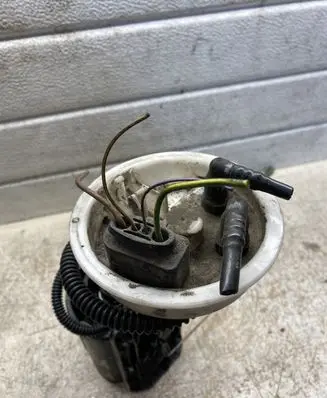 Audi A4 S4 B7 8E 8H Fuel injection high pressure pump 8E0919050D
