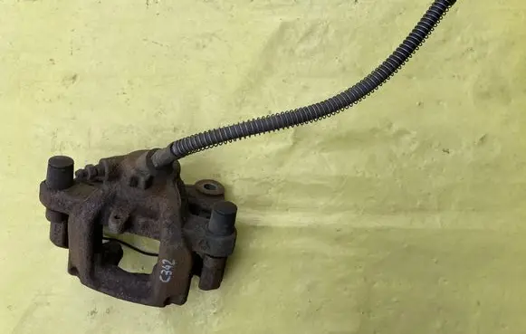 Mercedes-Benz C AMG W204 Rear brake caliper 38949