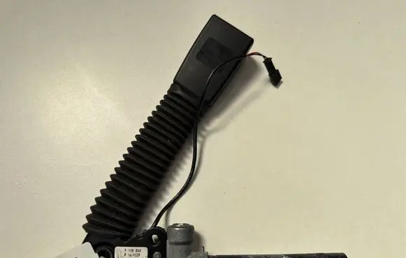 BMW 5 GT F07 Front seatbelt buckle 9115306
