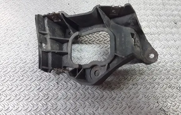 Audi A6 S6 C5 4B Fender mounting bracket 4B0853922B