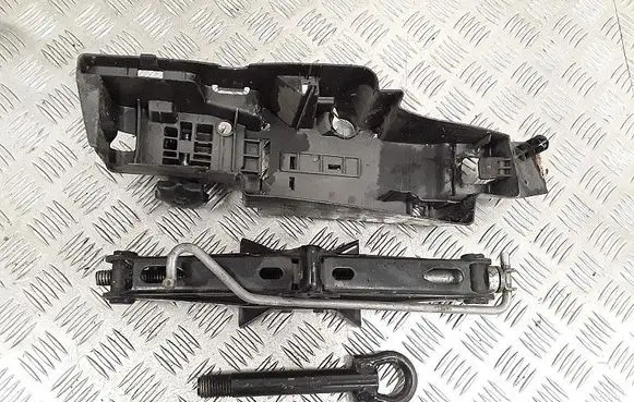 Mercedes-Benz Citan W415 Tool set 301022301023