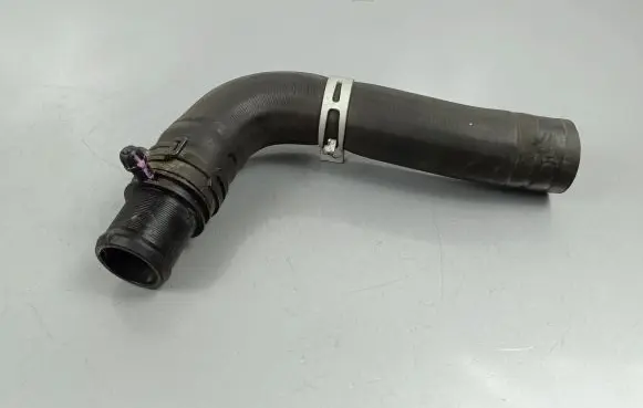 Nissan Qashqai J12 Engine coolant pipe/hose