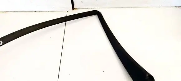 Mercedes-Benz C W203 Front door glass trim molding A2037250271
