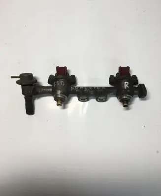 Subaru Forester SF Fuel injectors set 17522AA420 A46701R81