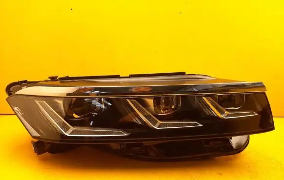 Volkswagen Touareg III Headlight/headlamp 761941082F