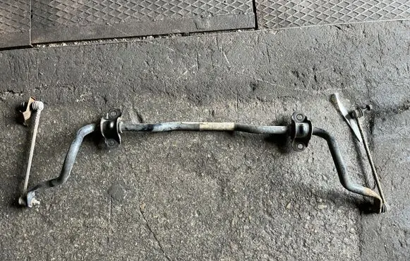 Ford Focus Front anti-roll bar/sway bar AV615482CB