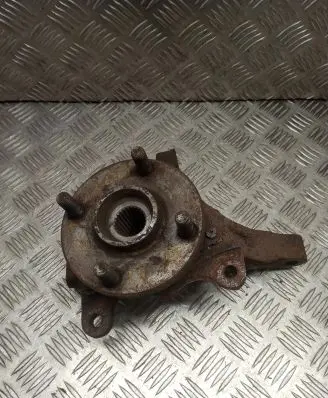 Toyota Corolla E110 Front wheel hub