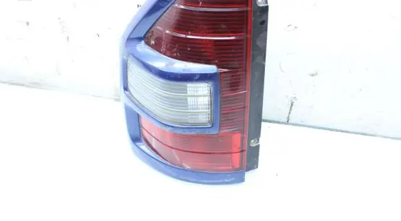 Mitsubishi Pajero Rear/tail lights R1726L