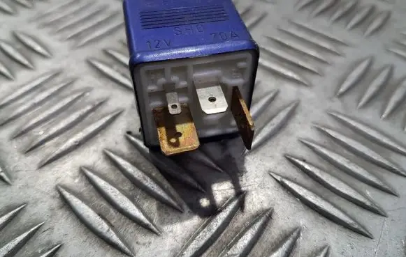 Volkswagen PASSAT B5.5 Other relay 8a0951253 202