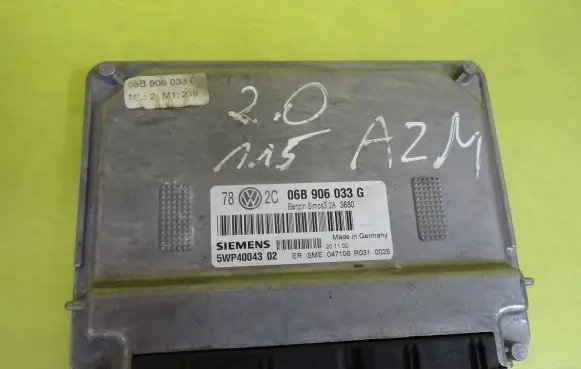 Volkswagen PASSAT B5 Engine control unit/module 06B906033G
