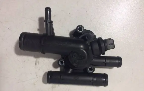 Renault Scenic I Thermostat/thermostat housing 700989C
