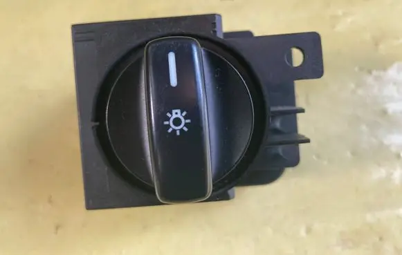 Mercedes-Benz B W245 Light switch 1695453004 A1695453004