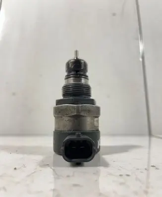 Volvo XC90 Fuel pressure regulator 30750409