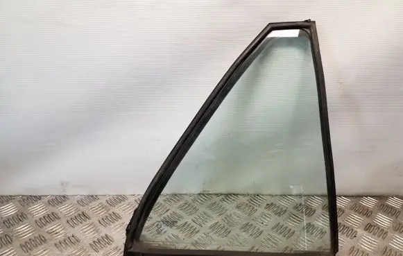Toyota Avensis T250 Rear vent window glass 