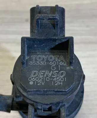 Toyota Land Cruiser (J150) Windscreen/windshield washer pump 8533060160