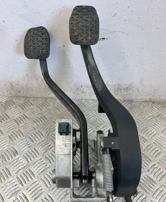 BMW 1 E81 E87 Pedal assembly 6761310