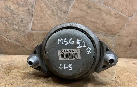 Mercedes-Benz CLS C218 X218 Engine mount bracket A2042405017