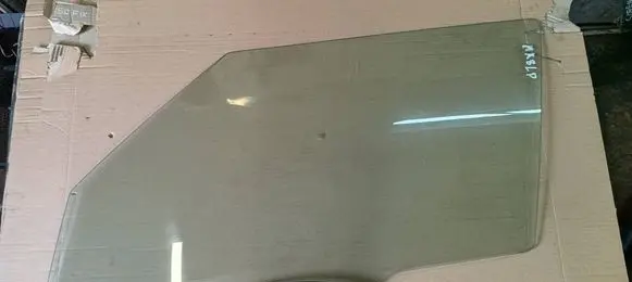 Suzuki Swift III Front door window glass four-door 
