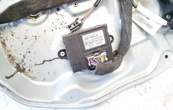 Volvo V70 Door control unit/module 7g9t14b534bs 0507918200
